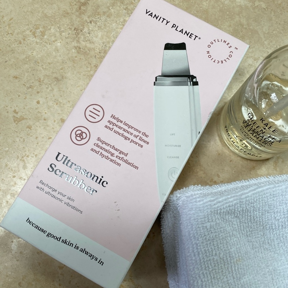 Deep Cleansing Ultrasonic Scrubber. Vanity Planet.
